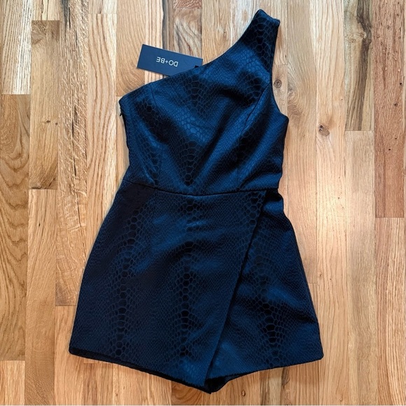 DO+BE Dresses & Skirts - NWT New DO+BE Bottle Service Black Snake Skin One-Shoulder Skort Romper Sz S